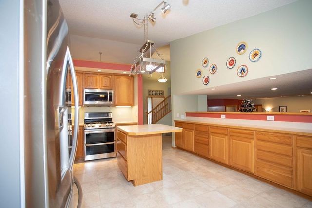 601 Sterling Street S, Maplewood, MN 55119