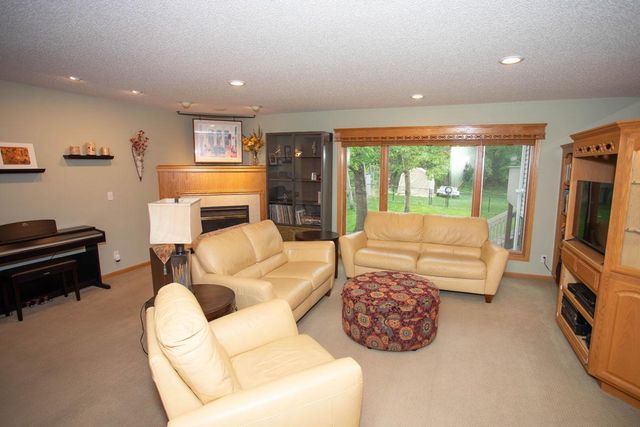 601 Sterling Street S, Maplewood, MN 55119