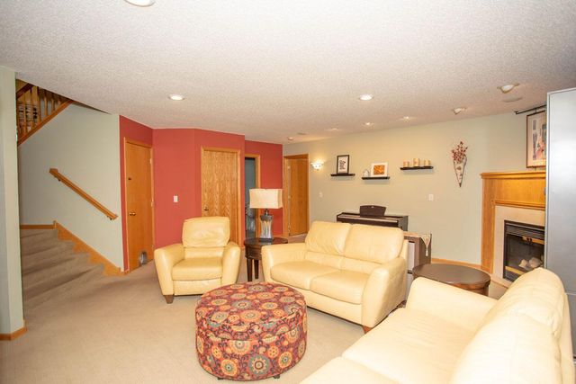 601 Sterling Street S, Maplewood, MN 55119