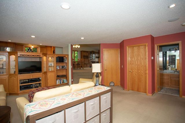 601 Sterling Street S, Maplewood, MN 55119