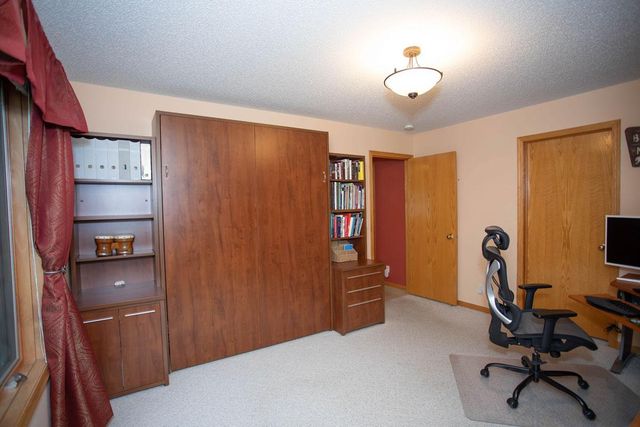 601 Sterling Street S, Maplewood, MN 55119