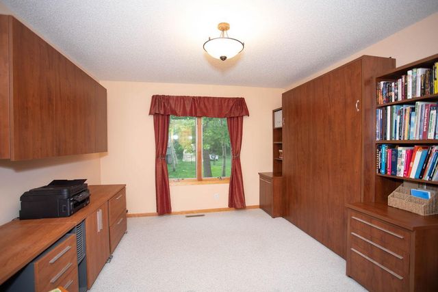 601 Sterling Street S, Maplewood, MN 55119