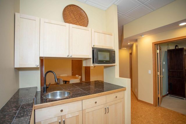 601 Sterling Street S, Maplewood, MN 55119