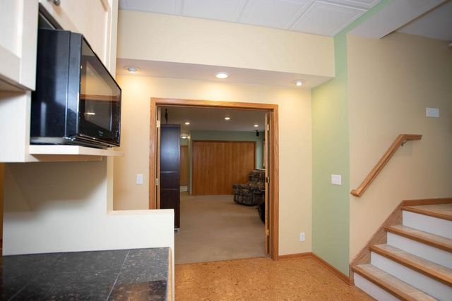 601 Sterling Street S, Maplewood, MN 55119