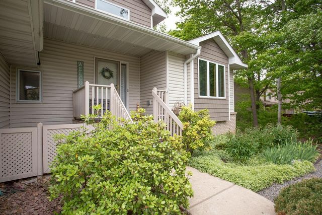 601 Sterling Street S, Maplewood, MN 55119
