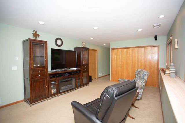 601 Sterling Street S, Maplewood, MN 55119