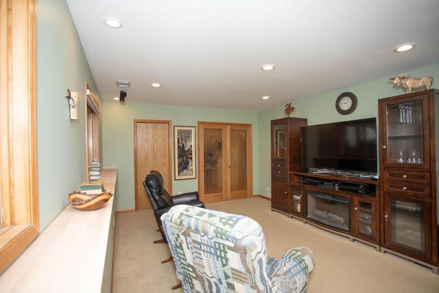 601 Sterling Street S, Maplewood, MN 55119