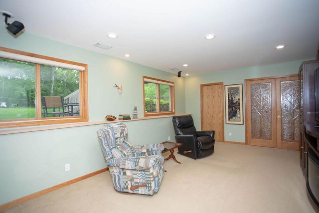 601 Sterling Street S, Maplewood, MN 55119