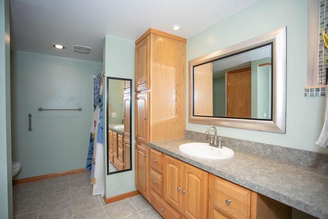 601 Sterling Street S, Maplewood, MN 55119