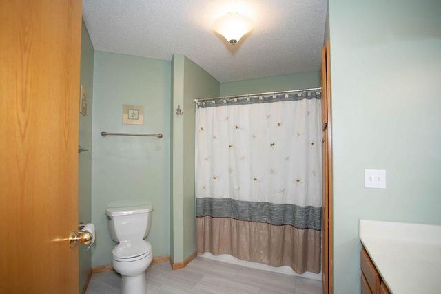 601 Sterling Street S, Maplewood, MN 55119