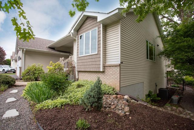 601 Sterling Street S, Maplewood, MN 55119