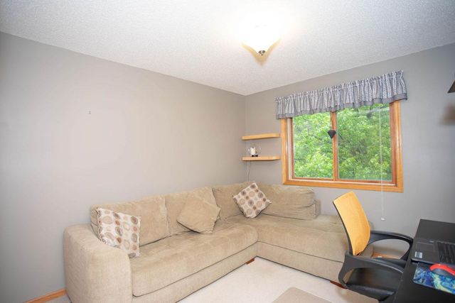 601 Sterling Street S, Maplewood, MN 55119