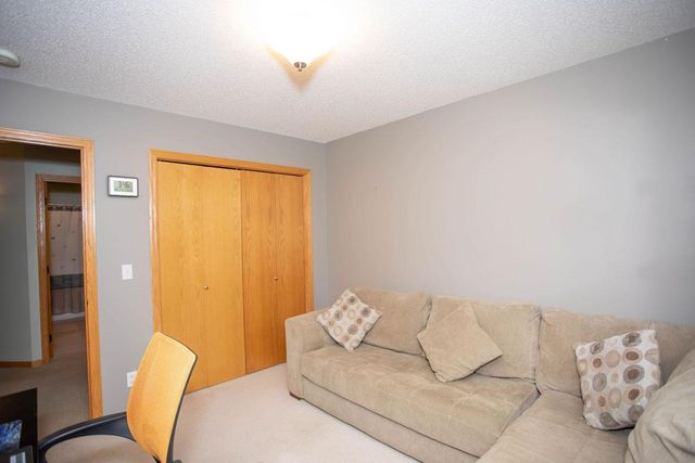 601 Sterling Street S, Maplewood, MN 55119