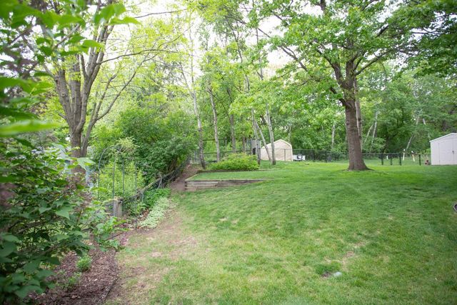 601 Sterling Street S, Maplewood, MN 55119