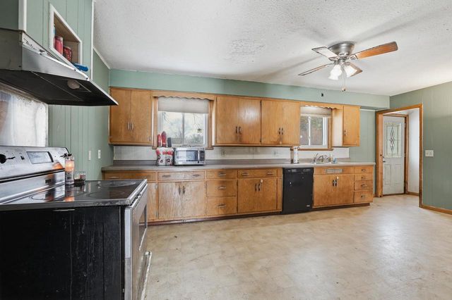 1915 SCHOOL STREET, Stevens Point, WI 54481