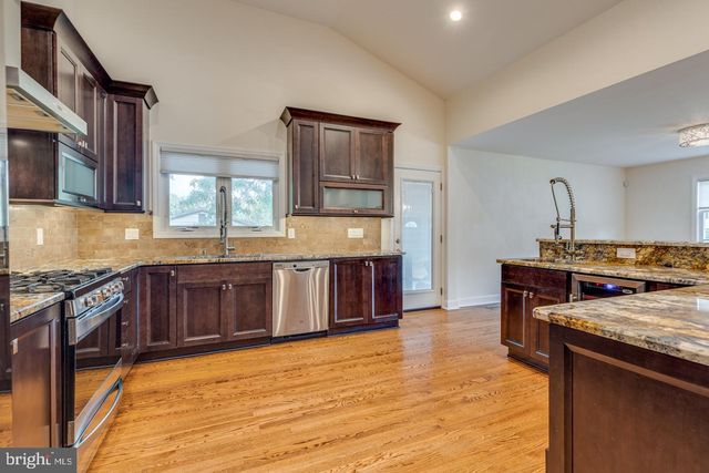 421 FIRESIDE LN, Cherry Hill, NJ 08003