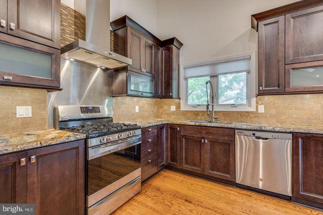 421 FIRESIDE LN, Cherry Hill, NJ 08003