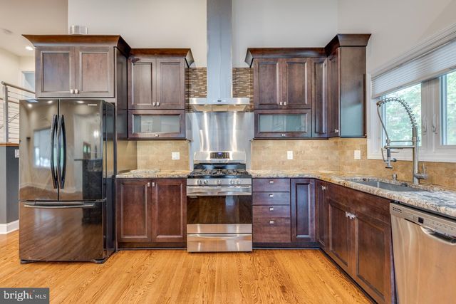 421 FIRESIDE LN, Cherry Hill, NJ 08003