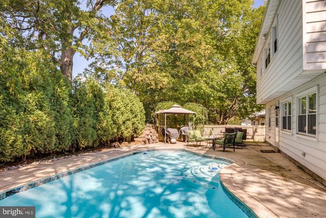 421 FIRESIDE LN, Cherry Hill, NJ 08003