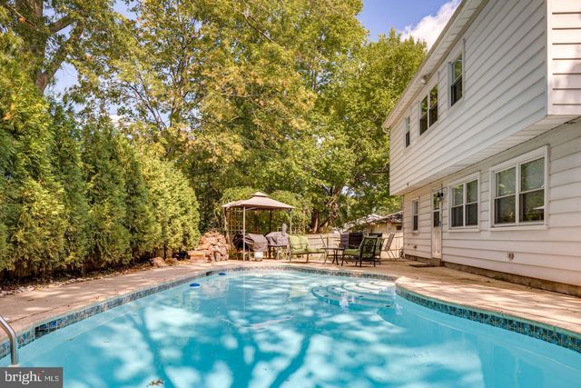 421 FIRESIDE LN, Cherry Hill, NJ 08003