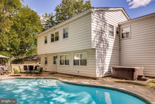 421 FIRESIDE LN, Cherry Hill, NJ 08003