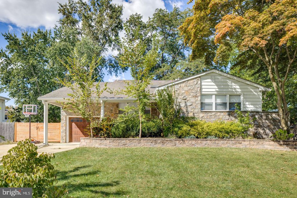 421 FIRESIDE LN, Cherry Hill, NJ 08003