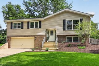 1905 CHESHIRE Lane, Wheaton, IL 60189