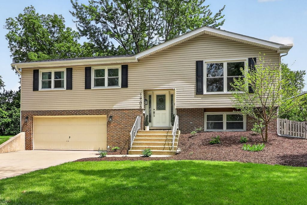 1905 CHESHIRE Lane, Wheaton, IL 60189 — exterior