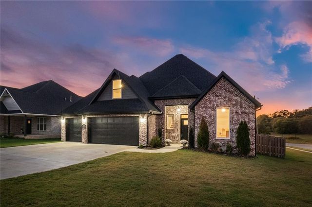 369 Waterfall Lane, Elm Springs, AR 72762