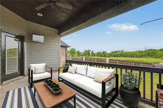 369 Waterfall Lane, Elm Springs, AR 72762