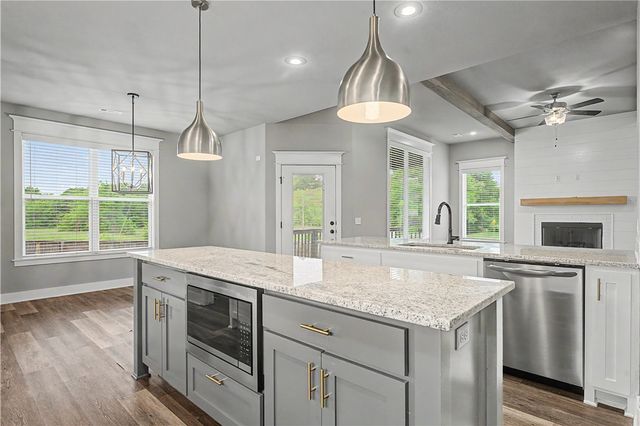 369 Waterfall Lane, Elm Springs, AR 72762