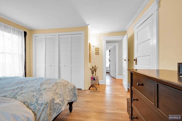 9 Le Roy Place, Park Ridge, NJ 07656