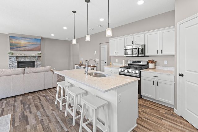 6894 102nd Street S, Cottage Grove, MN 55016