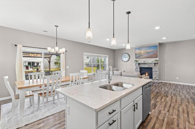 6894 102nd Street S, Cottage Grove, MN 55016