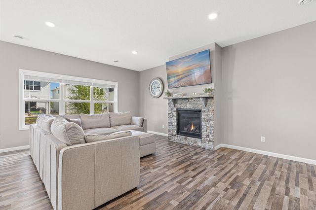 6894 102nd Street S, Cottage Grove, MN 55016