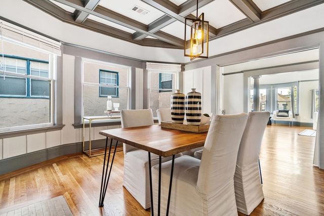 548 37th St, Oakland, CA 94609