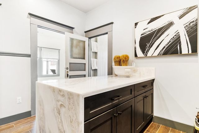 548 37th St, Oakland, CA 94609