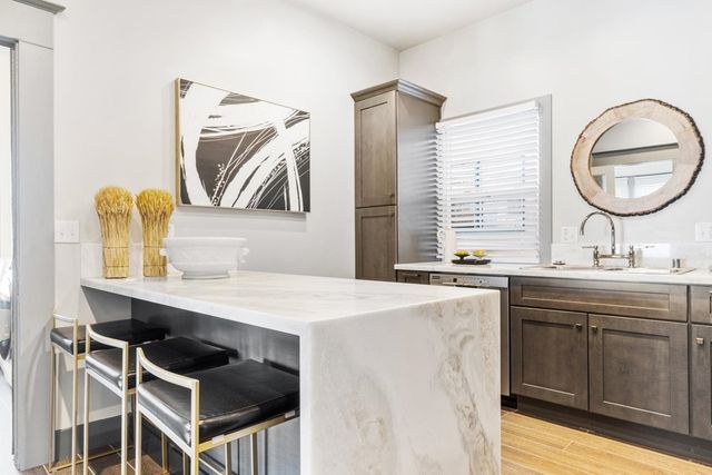 548 37th St, Oakland, CA 94609