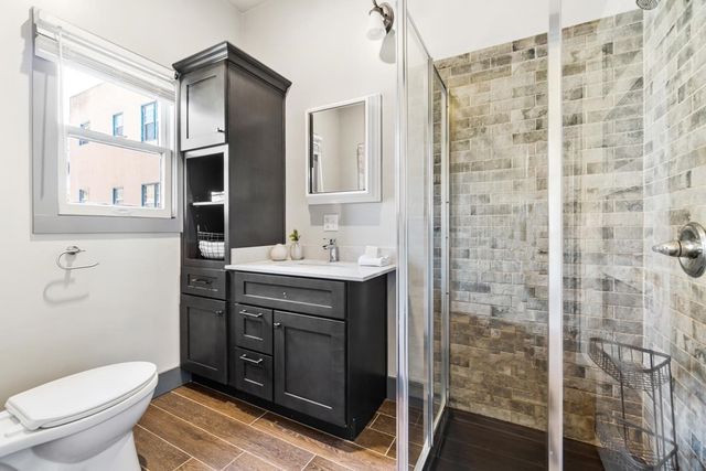 548 37th St, Oakland, CA 94609