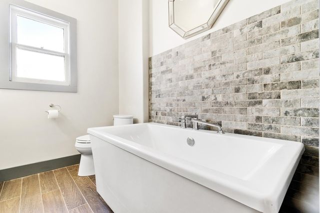 548 37th St, Oakland, CA 94609