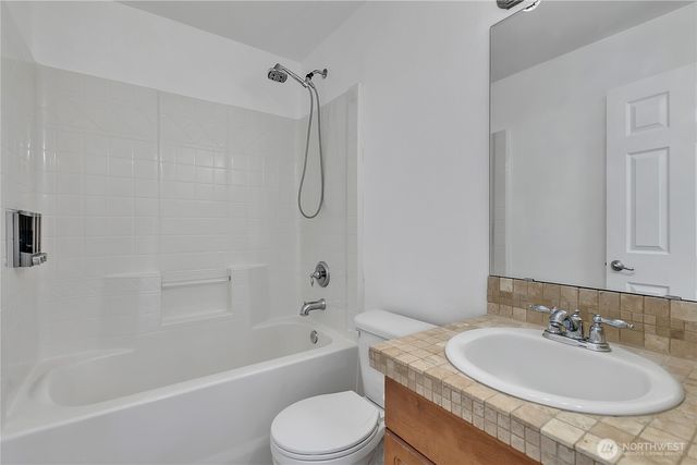 7003 Radius Loop SE, Lacey, WA 98513