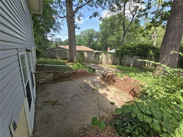8805 Evanston Avenue, Kansas City, MO 64138