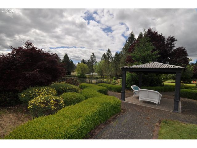 17844 S NESTLE Ln, Oregon City, OR 97045