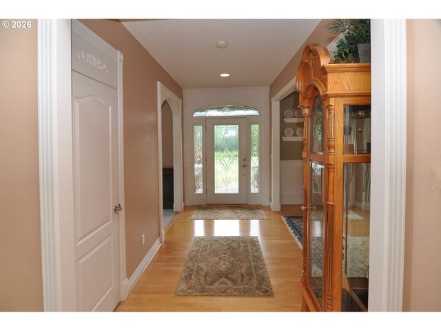 17844 S NESTLE Ln, Oregon City, OR 97045