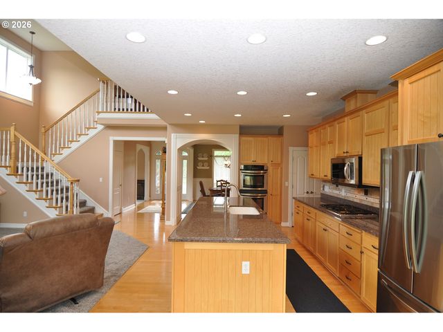17844 S NESTLE Ln, Oregon City, OR 97045