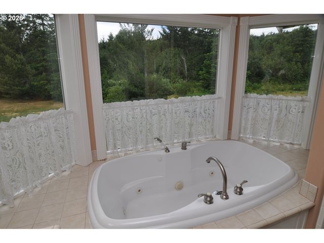17844 S NESTLE Ln, Oregon City, OR 97045