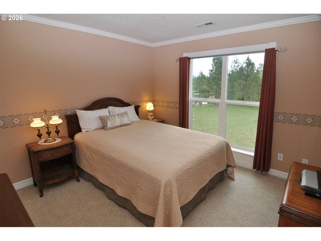 17844 S NESTLE Ln, Oregon City, OR 97045