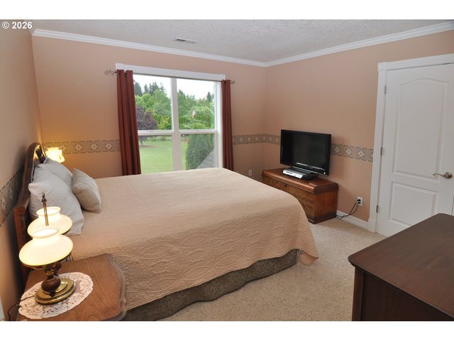 17844 S NESTLE Ln, Oregon City, OR 97045