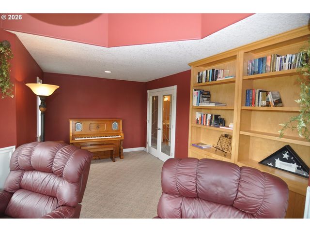 17844 S NESTLE Ln, Oregon City, OR 97045