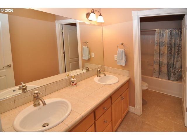17844 S NESTLE Ln, Oregon City, OR 97045